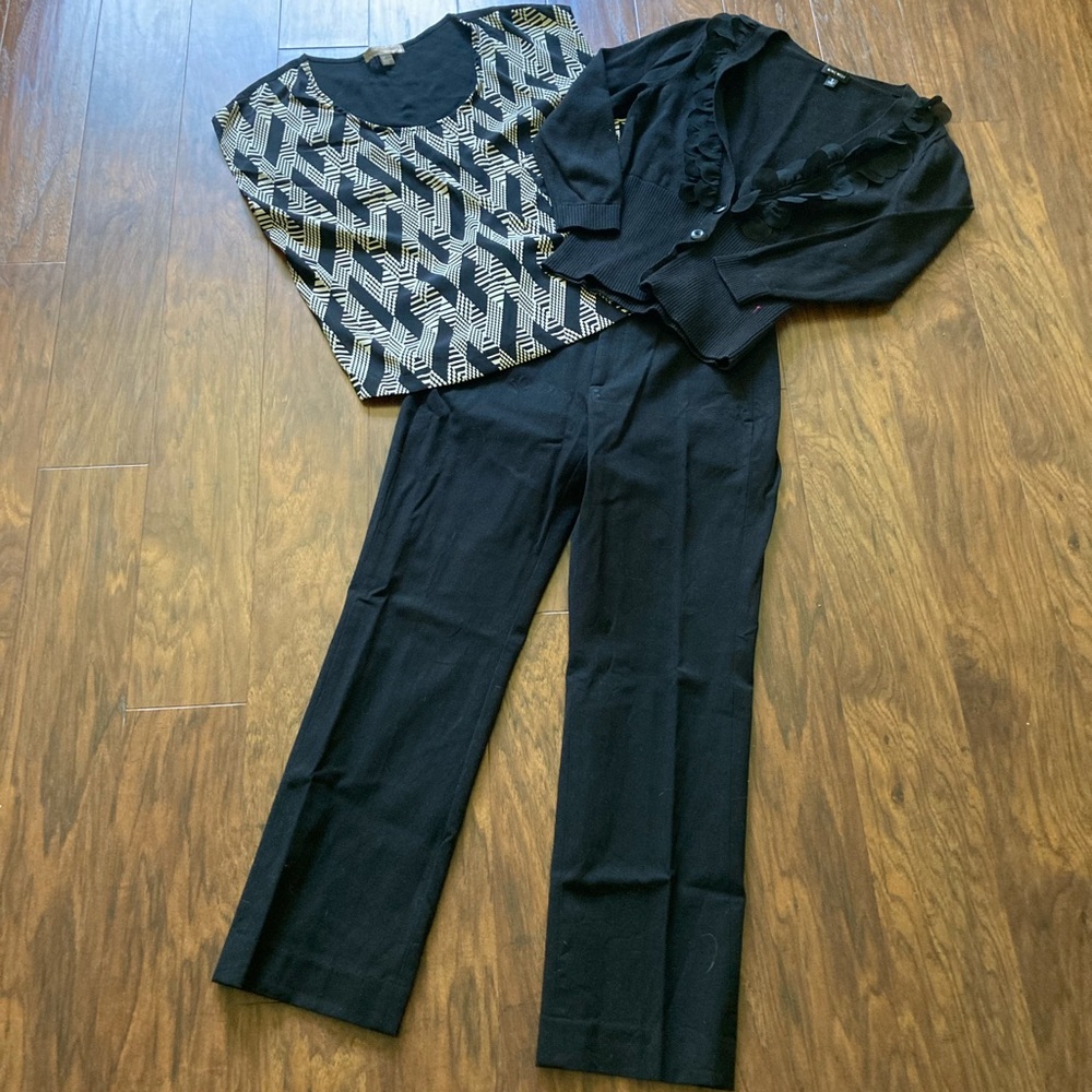 Capsule Wear to Work Separates Size Small